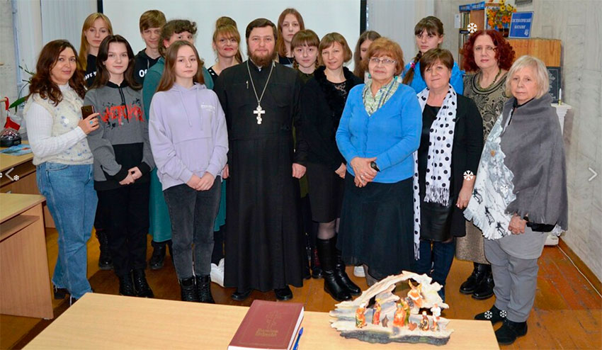 Священник Бобруйской епархии принял участие в рождественском мероприятии для студентов и школьников