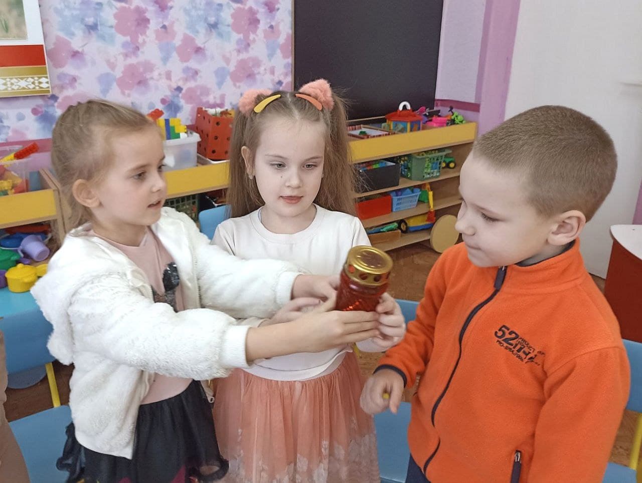 Малыши Кировска в игровой форме учатся творить добро