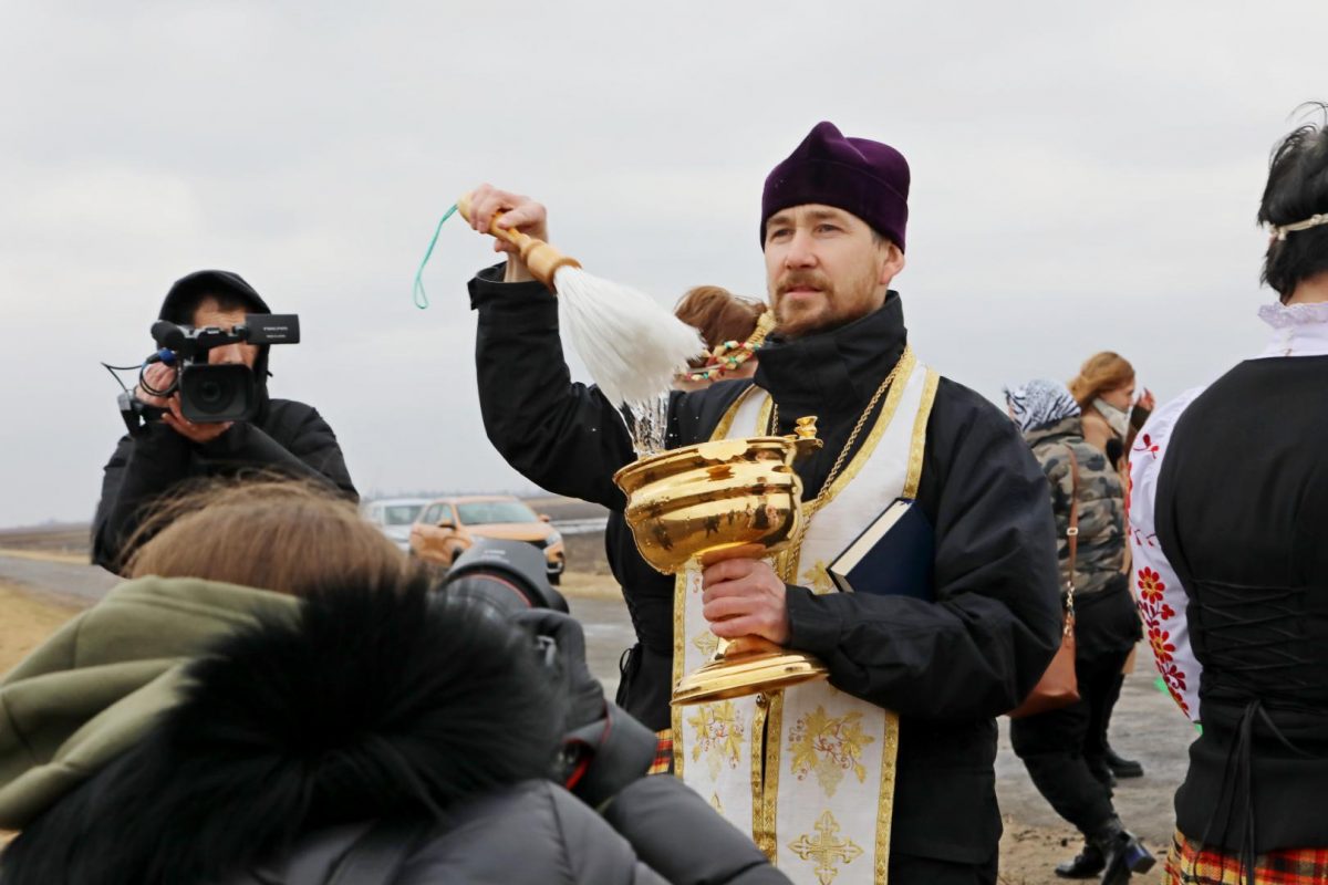 Клирик Бобруйской епархии совершил молебен перед началом посевной в Могилевской области