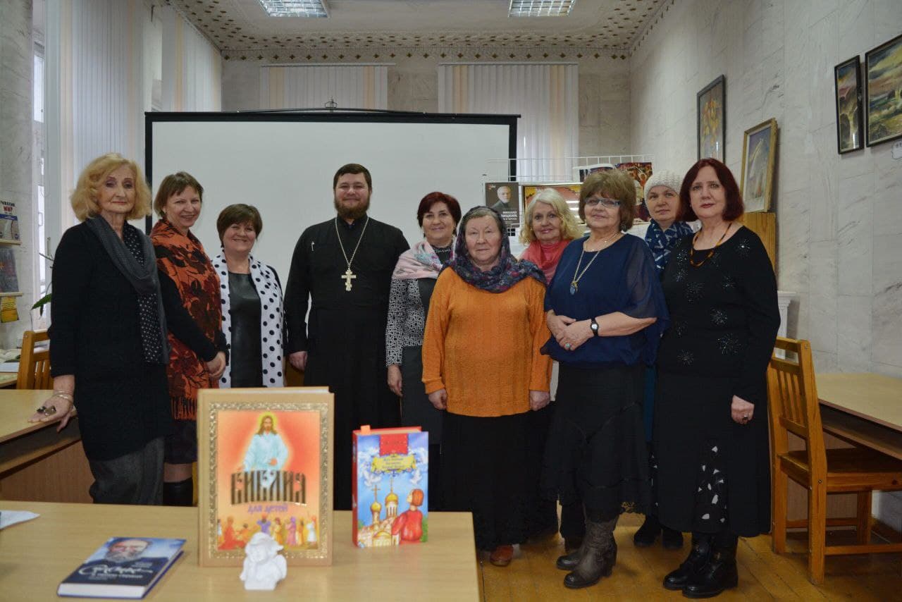 Священник рассказал слушателям центральной библиотеки Бобруйска о смысле Великого поста