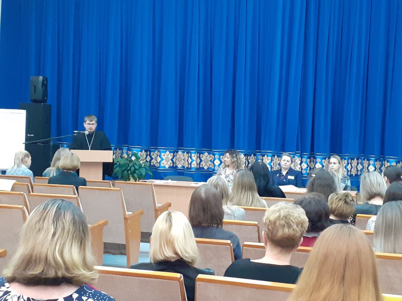 Священник Бобруйской епархии рассказал педагогам как вести факультатив о духовно-нравственной культуре