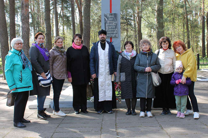 Клирик Бобруйской епархии совершил заупокойную литию на братских могилах в Киселевичах