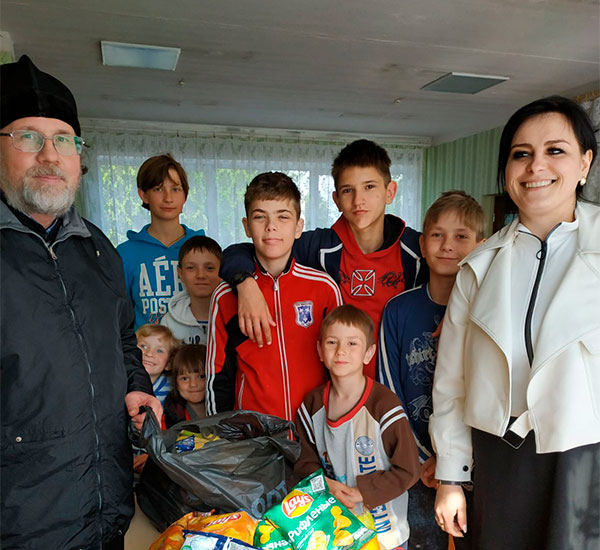 Сладкие подарки от святителя Николая получили дети из Кличевского приюта
