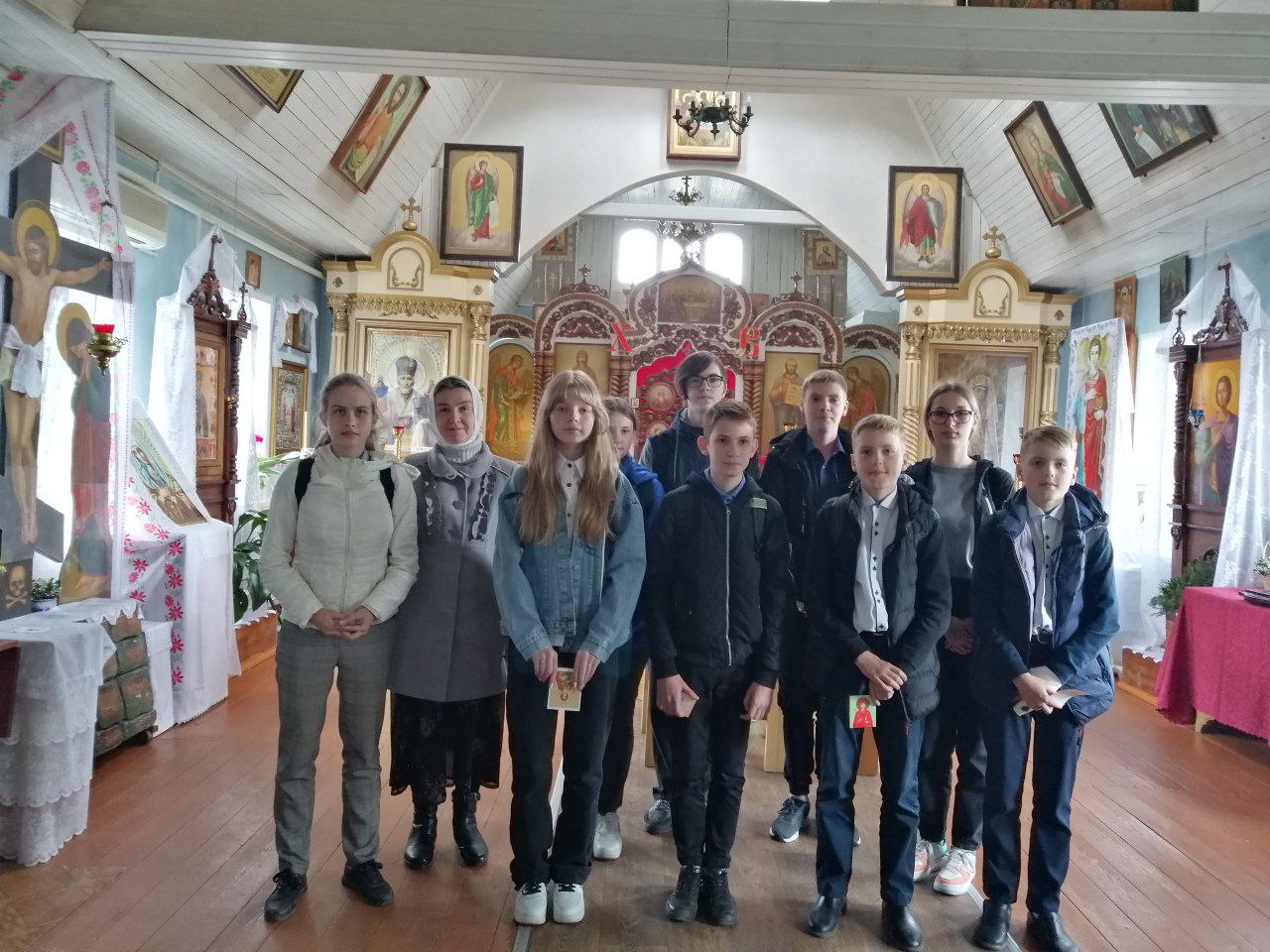 В храме Кировска провели экскурсию для школьников