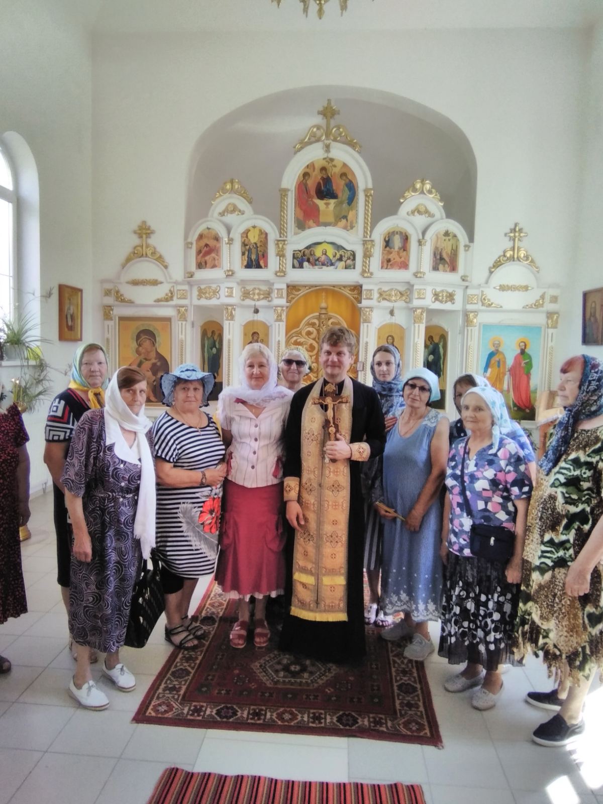 Социальные работники с подопечными посетили Петро-Павловский храм в Бацевичах