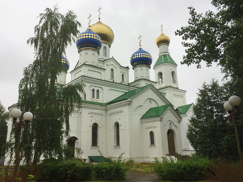 В Неделю 8-ю по Пятидесятнице епископ Серафим совершил Божественную литургию в Никольском кафедральном соборе