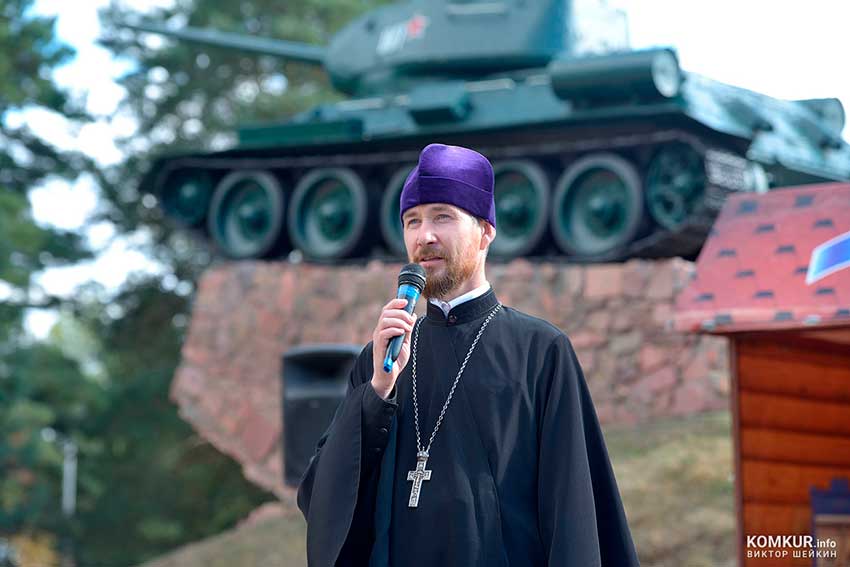 Протоиерей Сергий Коровинский принял участие в празднике, посвященном Дню танкиста