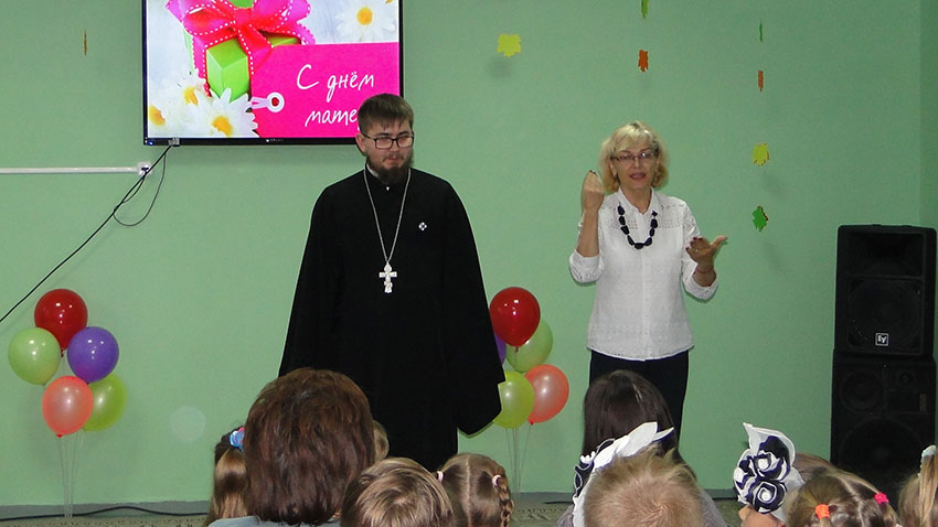 Иерей Никита Баскаков поздравил детей с праздником Покрова Пресвятой Богородицы
