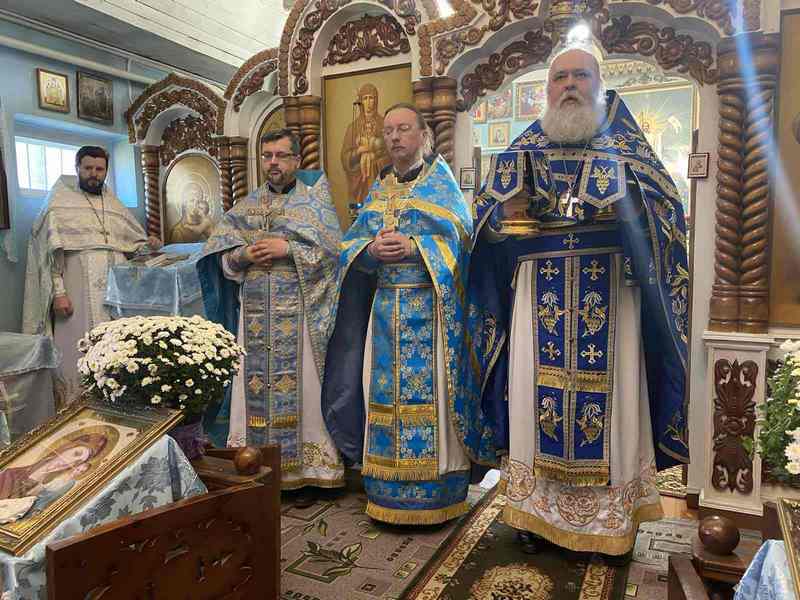 Прихожане Кировского Покровского храма встретили престольный праздник