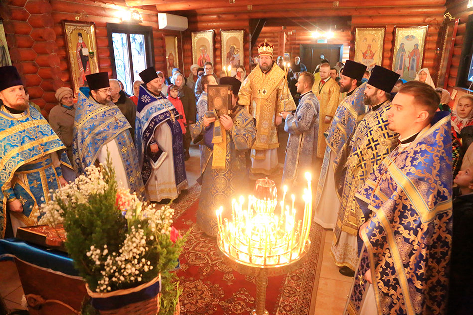Епископ Серафим совершил Божественную литургию в храме иконы Пресвятой Богородицы «Всех скорбящих Радость» города Осиповичи
