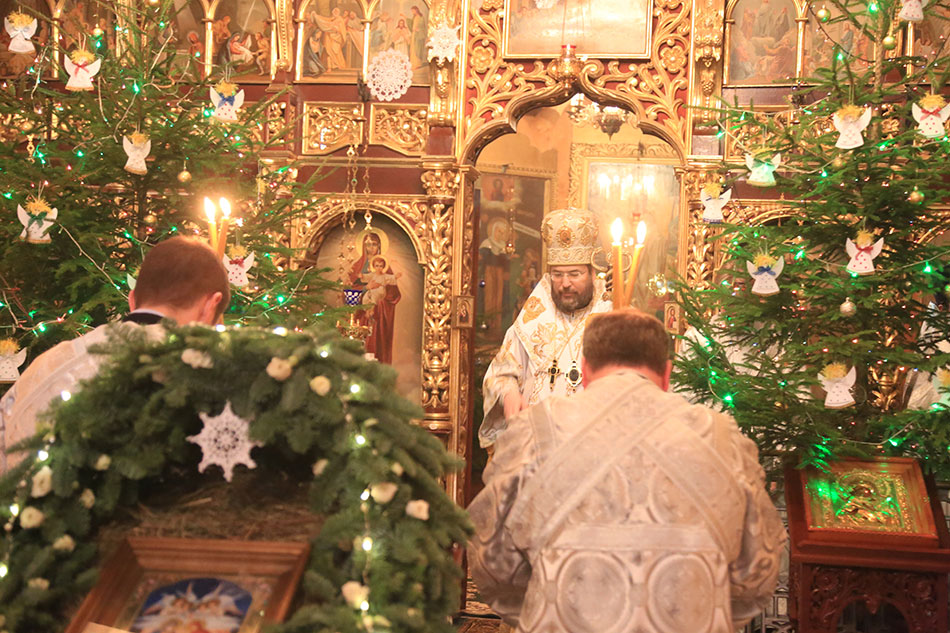 В Неделю 30-ю по Пятидесятнице епископ Серафим совершил Божественную литургию в Николо-Софийском храме Бобруйска