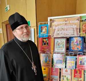 В библиотеке Кличева протоиерей Сергий Андреев ознакомил посетителей со святынями Православия