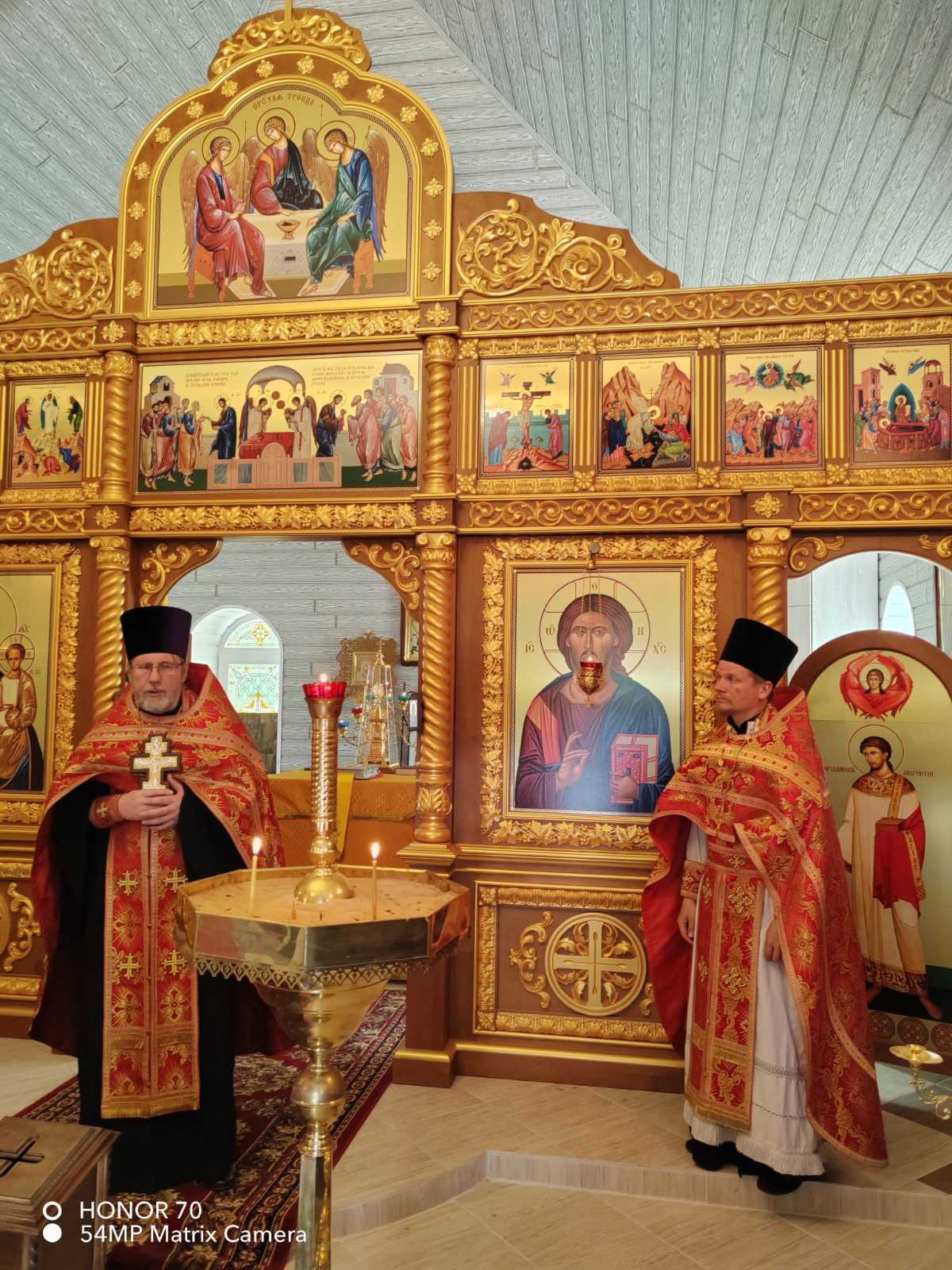 Свой престольный праздник отметил приход Никольского храма в д. Вирков