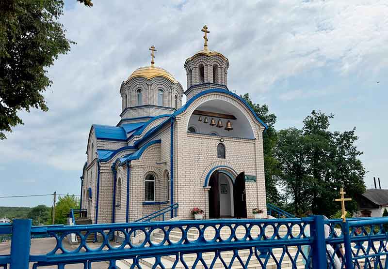 Епископ Серафим совершил Божественную литургию и молебен всем Белорусским святым в Благовещенском храме г. Кличева