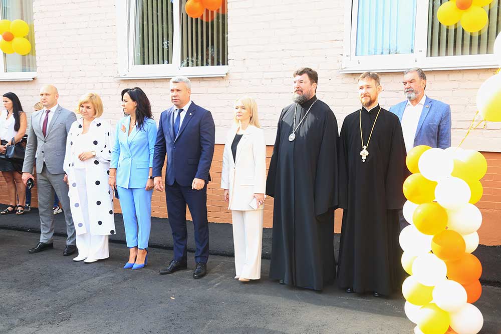 В день знаний епископ Серафим принял участие в торжественной линейке гимназии №3 имени Митрополита Филарета г. Бобруйска