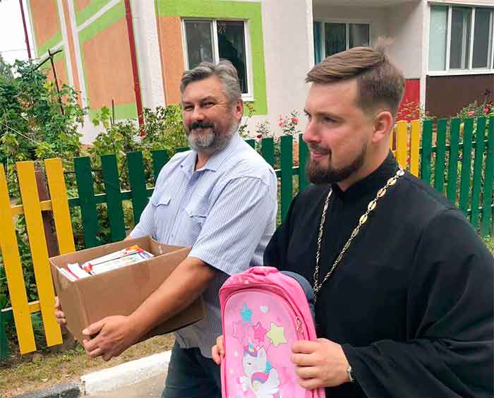 Прихожане Иверского храма участвуют в акции «Поможем собрать детей к школе»