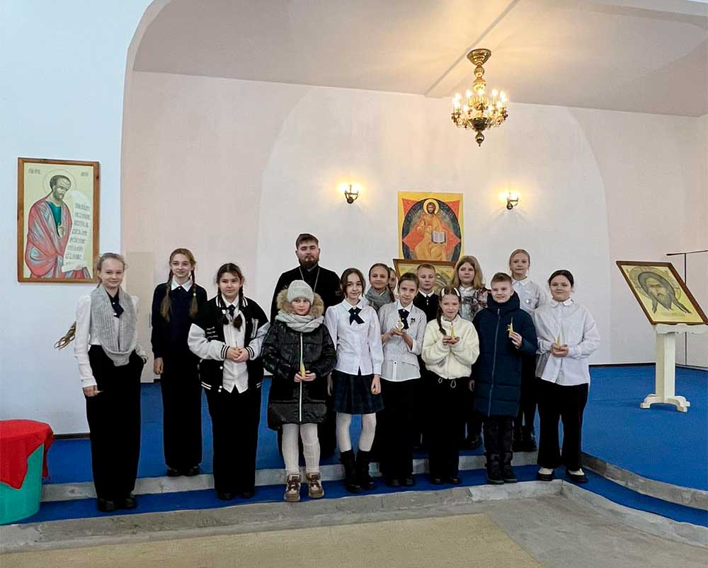 Учащиеся средней школы № 9 посетили храм преподобной Евфросинии Полоцкой г. Бобруйска