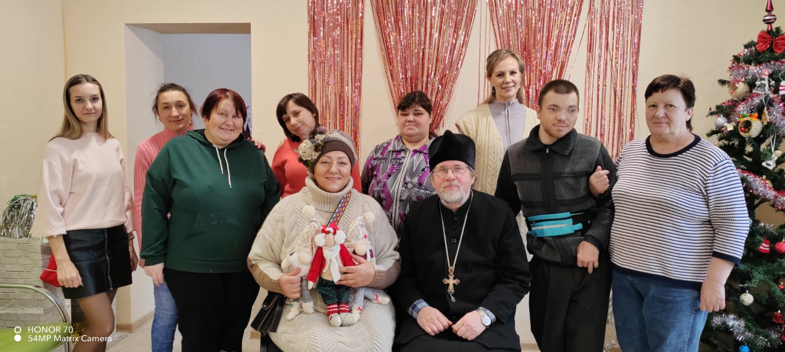 Настоятель Благовещенского храма г. Кличева протоиерей Сергий Андреев посетил отделение дневного пребывания для инвалидов и граждан пожилого возраста