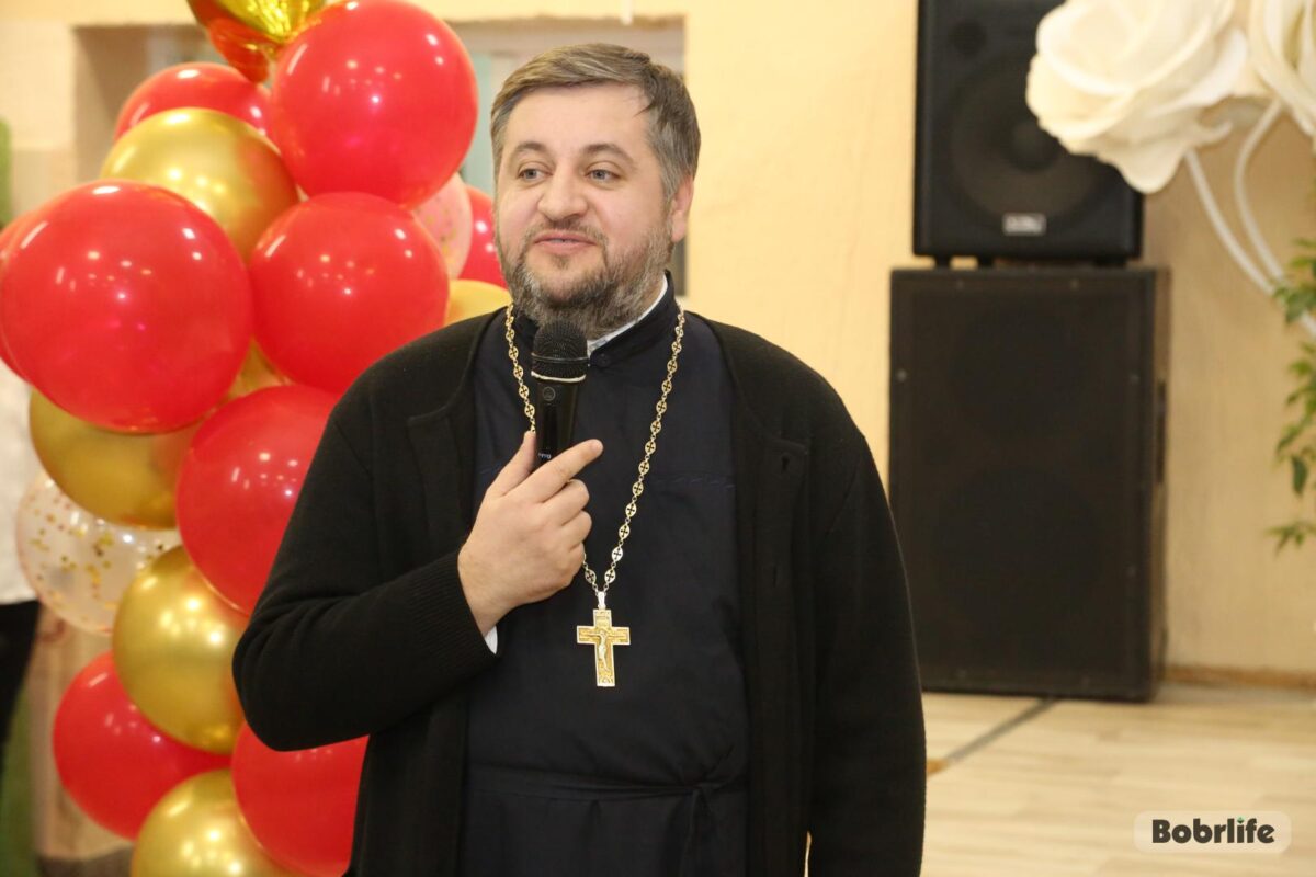 Протоиерей Димитрий Баркарь посетил торжественное мероприятие в средней школе №27