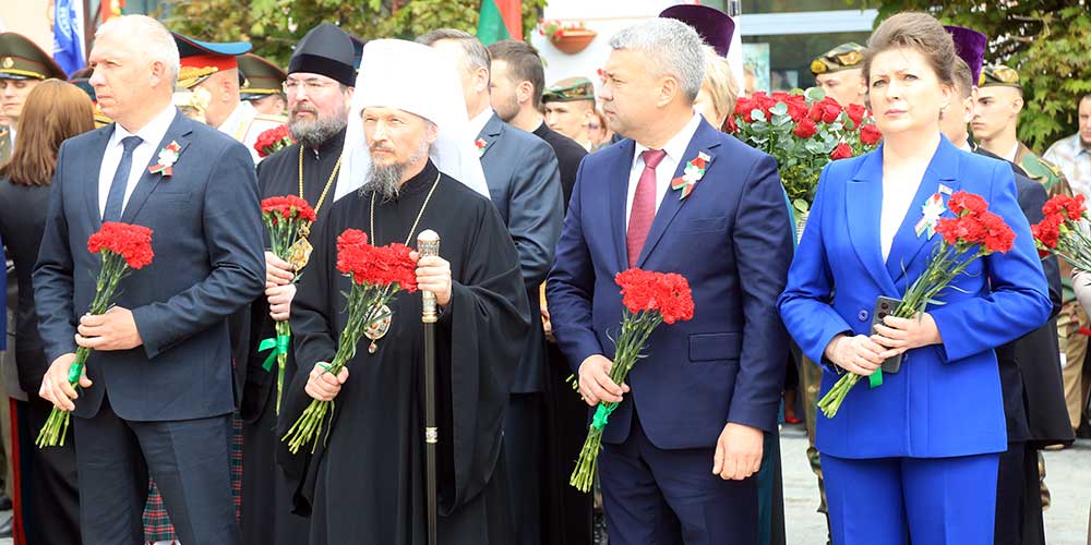 Митрополит Минский и Заславский Вениамин и епископ Бобруйский и Быховский Серафим приняли участие в открытии площади Победы г. Бобруйска