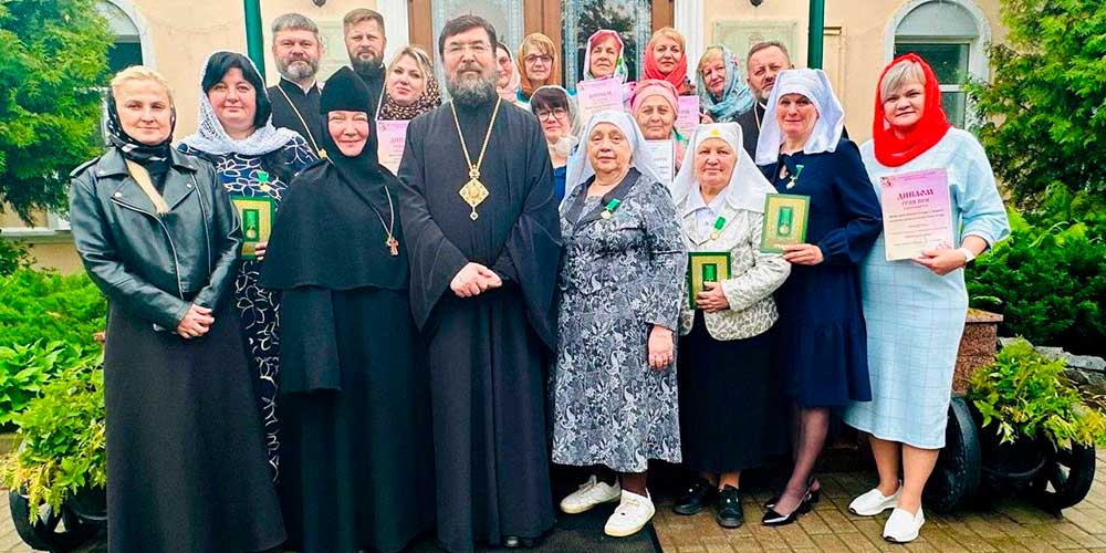 В Бобруйском женском монастыре Святых Жен-Мироносиц состоялась церемония награждения организаторов и участников Рождественской выставки