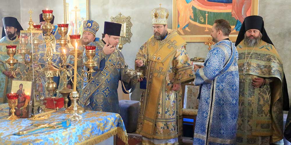 Торжественное богослужение в мужском монастыре иконы Божией Матери «Живоносный Источник» (Прощанская пустынь)