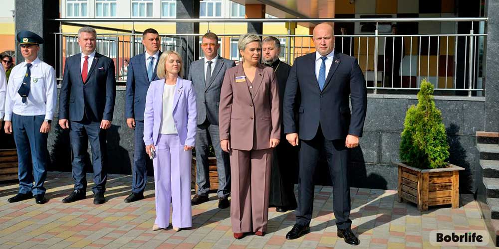 Протоиерей Димитрий Баркарь принял участие в торжественной линейке, которая прошла в средней школе №35 им. П.И. Батова г. Бобруйска