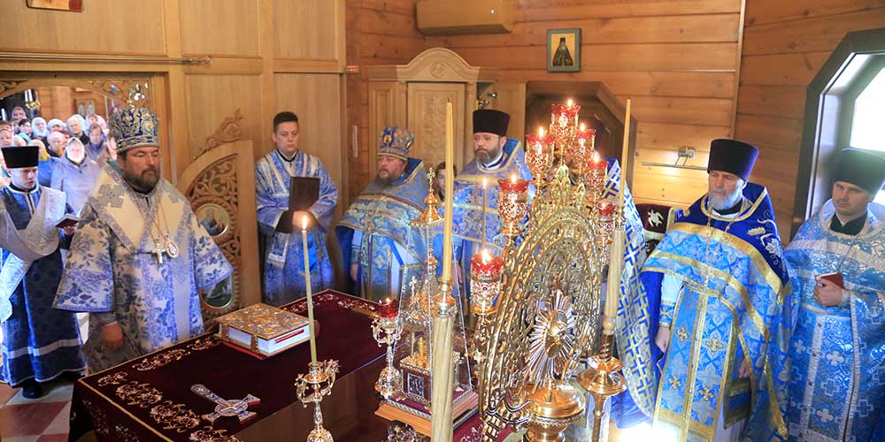 Епископ Серафим возглавил престольный праздник в храме иконы Божией Матери «Целительница»