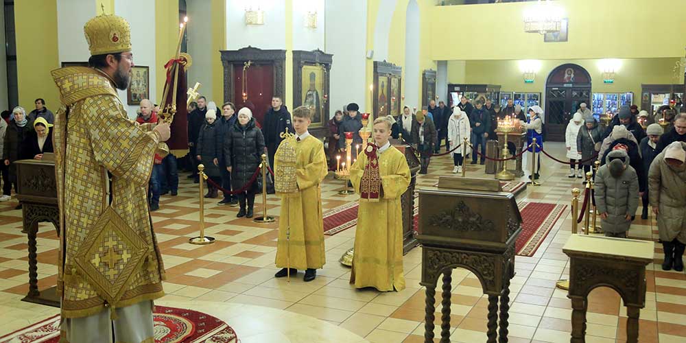 Епископ Серафим совершил Божественную литургию в Никольском кафедральном соборе г. Бобруйска