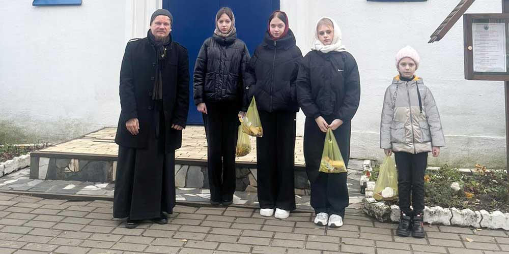 Воспитанники воскресной школы храма святых Космы и Дамиана д. Любоничи посетили Покровский храм г. Кировска