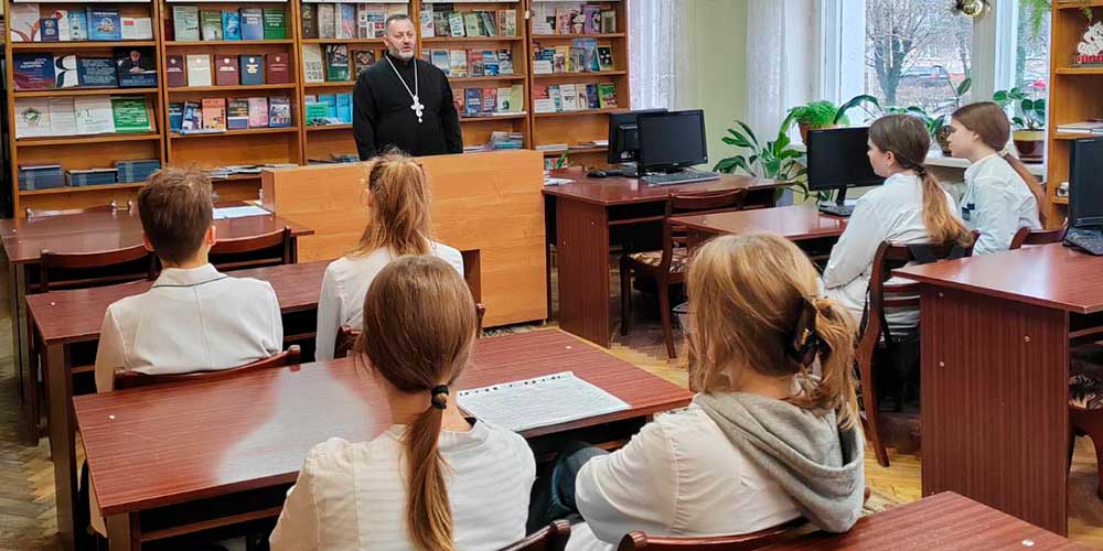 Протоиерей Иоанн Коляда встретился с учащимися УО «Бобруйский государственный медицинский колледж»