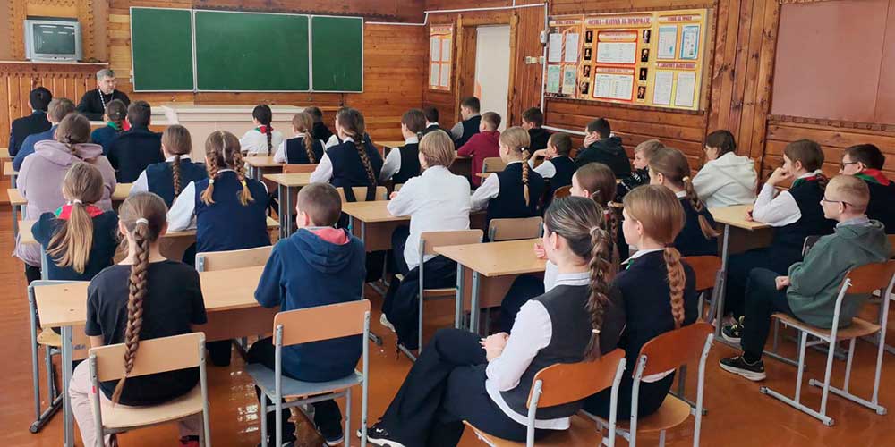 Иерей Игорь Михолап провел встречу с учениками