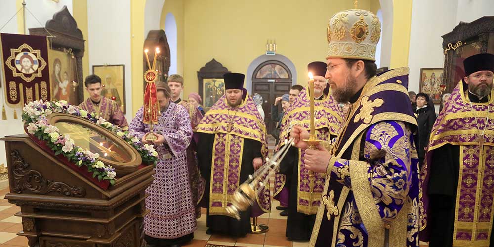 Вечернее богослужение в канун Недели Крестопоклонной