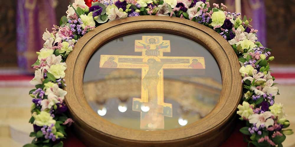 Крестопоклонная Неделя Великого поста. Божественная литургия в Никольском кафедральном соборе