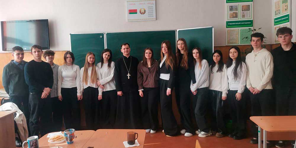 Иерей Илья Устимчук встретился с учащимися 11 класса