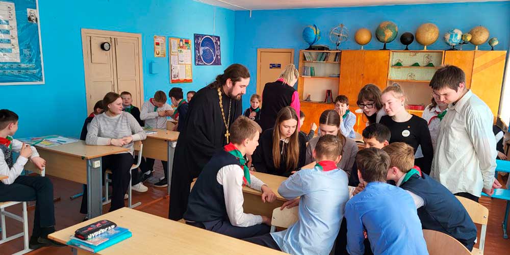 Иеромонах Ириней (Чепик) посетил Жерновскую среднюю школу им. Ф. Крыловича