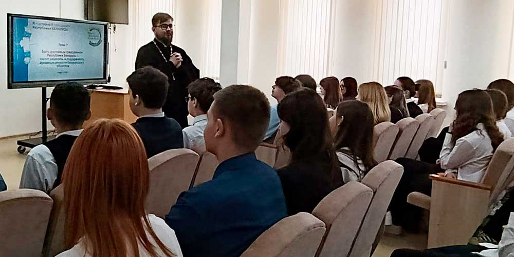 Иерей Никита Баскаков принял участие в занятии в рамках проекта «ШАГ»