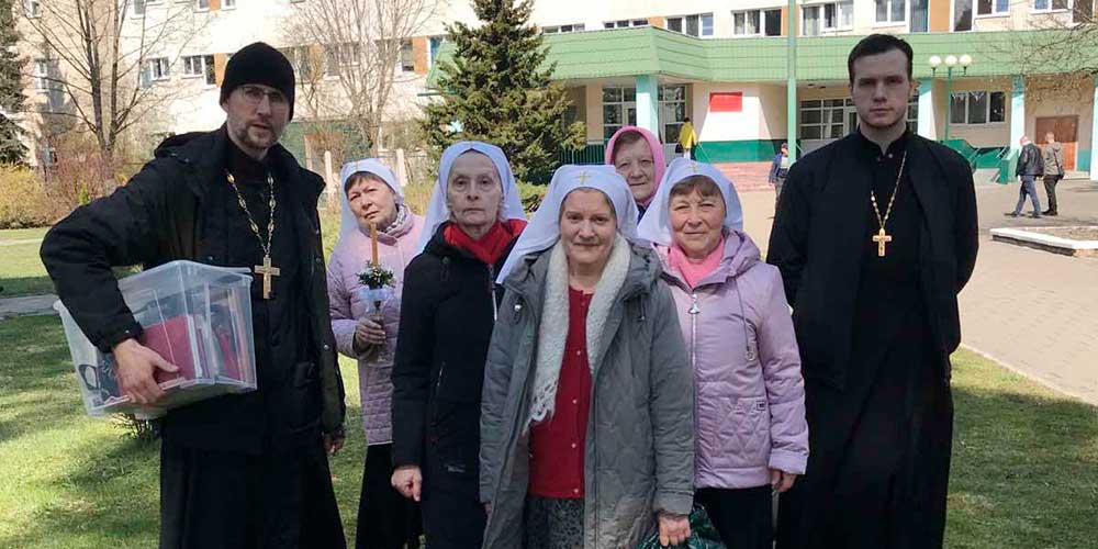 Священники посетили отделение сестринского ухода Бобруйской городской больницы скорой помощи
