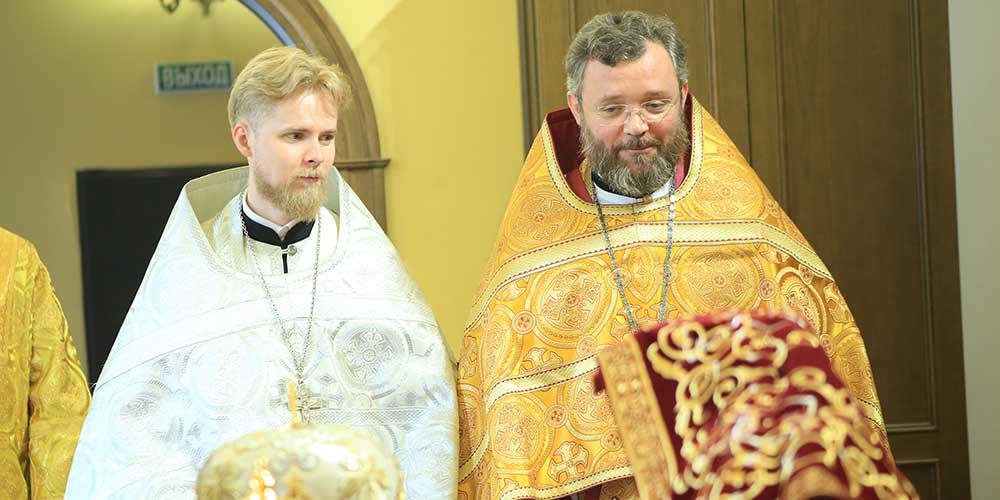 Епископ Серафим рукоположил в сан пресвитера выпускника Минской духовной академии диакона Максима Комарчука