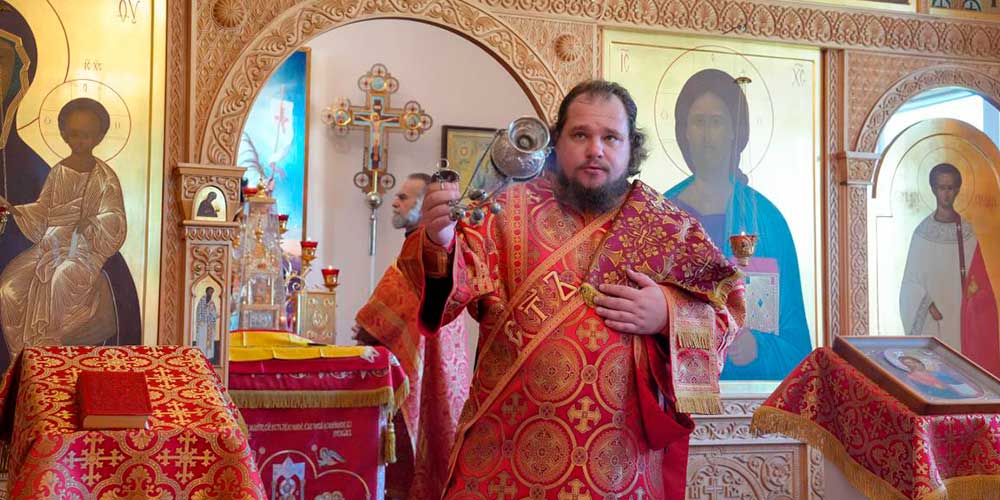 «Когда вера остывает, а семья трещит по швам»: протодиакон Аркадий Андреев о возрастных, семейных и духовных кризисах