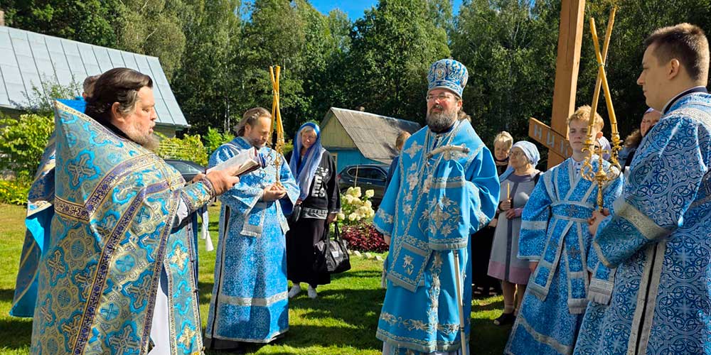 Божественная литургия в мужском монастыре в честь иконы Божией Матери «Живоносный Источник» (Прощанская пустынь)