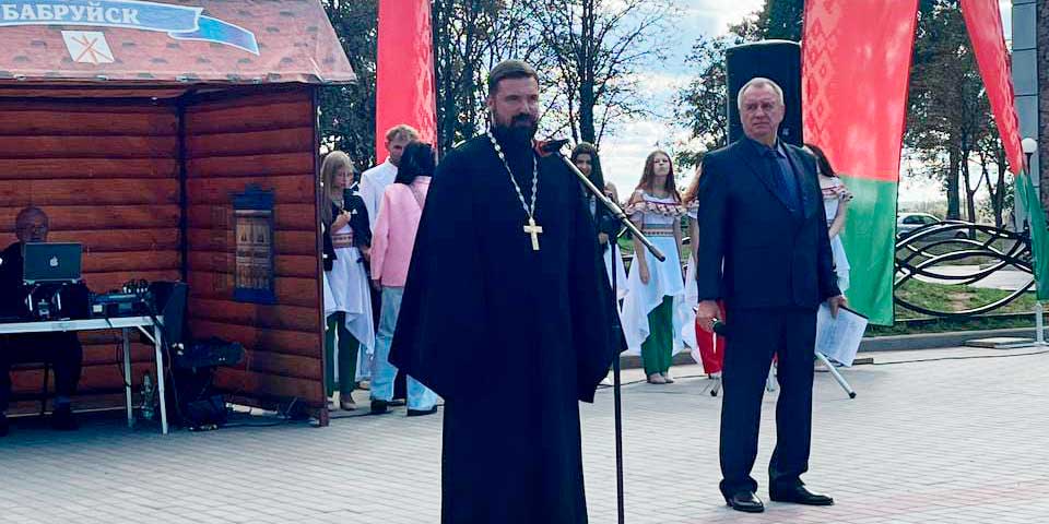 Иерей Артемий Васин принял участие в торжественном митинге, посвященном Дню танкистов